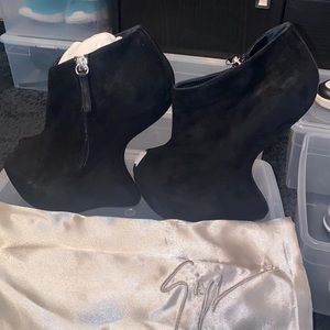 Giuseppe Zanotti heelless shoes